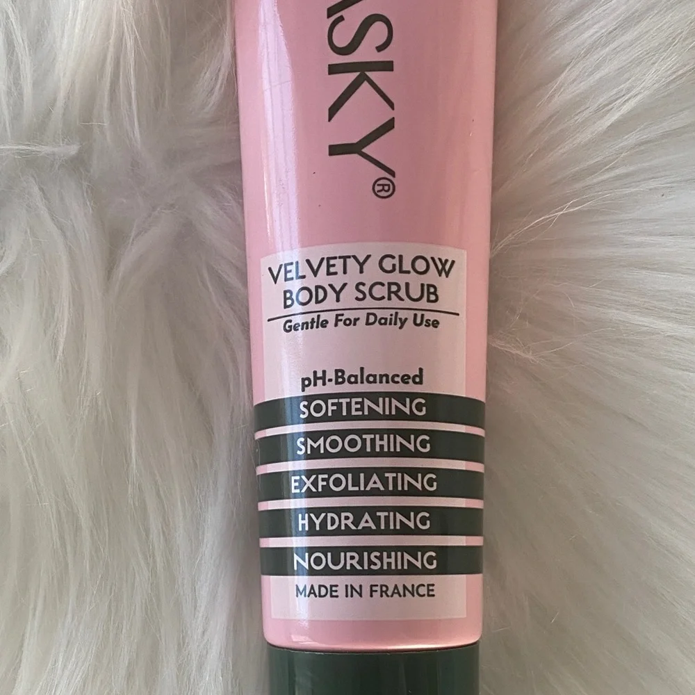Mudmasky Velvety Glow Body Scrub - new and sealed 6.0 Fl oz